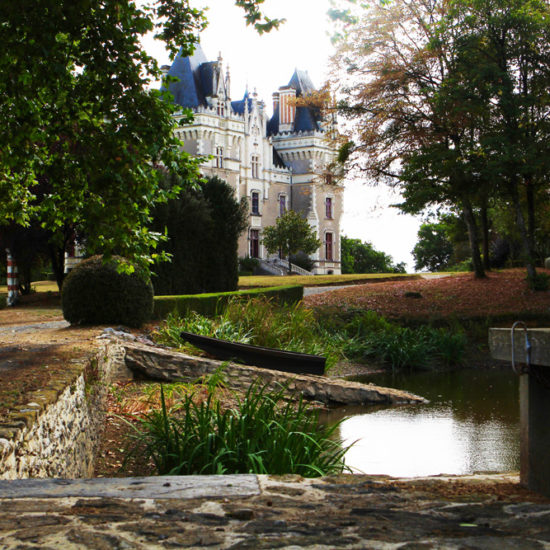 Photos de La Baronnière : le château vu de l'étang