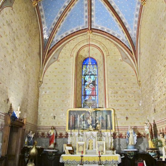 Photos de La Baronnière : l'autel et le retable de la chapelle
