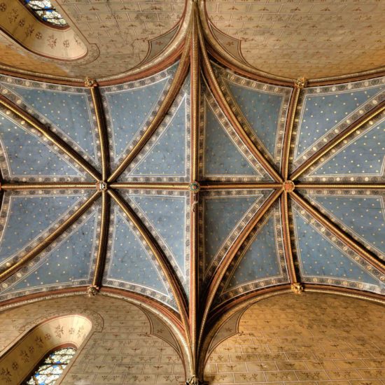Photos de La Baronnière : le plafond peint de la chapelle néogothique du XIXème