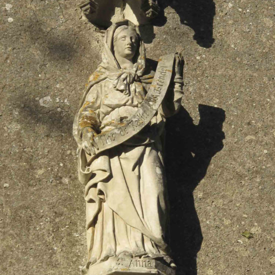 Photos de La Baronnière : Sainte-Anne sur la façade de la chapelle