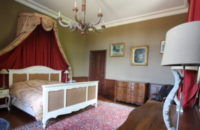 Le château de La Baronnière et ses 15 chambres vous accueille pour des séjours.