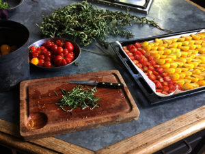 La Baronnière - Tomates séchées : ajoutez le sucre et le romarin