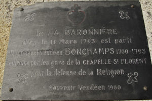 Guerre de Vendée : l'ancienne plaque mémorielle sur la chapelle de La Baronnière